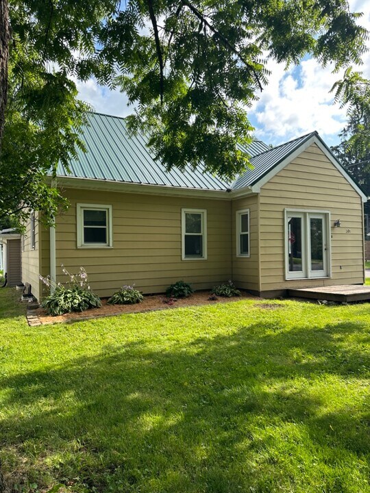 309 W Clark St in Spencer, WI - Building Photo