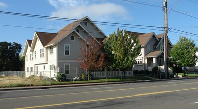 2430-2450 State St in Salem, OR - Building Photo - Building Photo