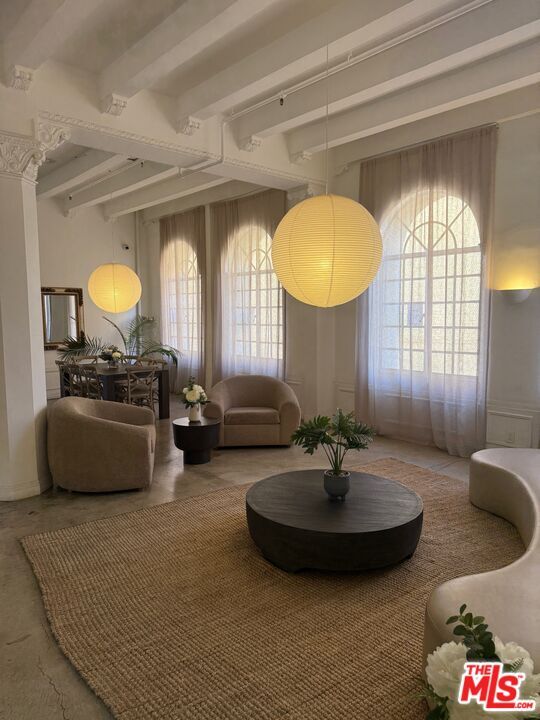 5217 Hollywood Blvd in Los Angeles, CA - Foto de edificio - Building Photo