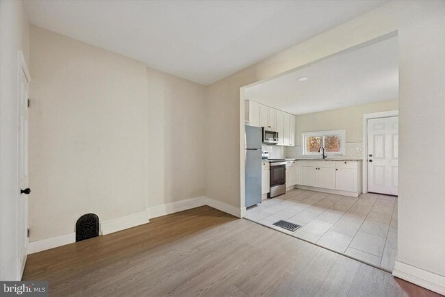 6002 W Thompson St in Philadelphia, PA - Building Photo - Building Photo