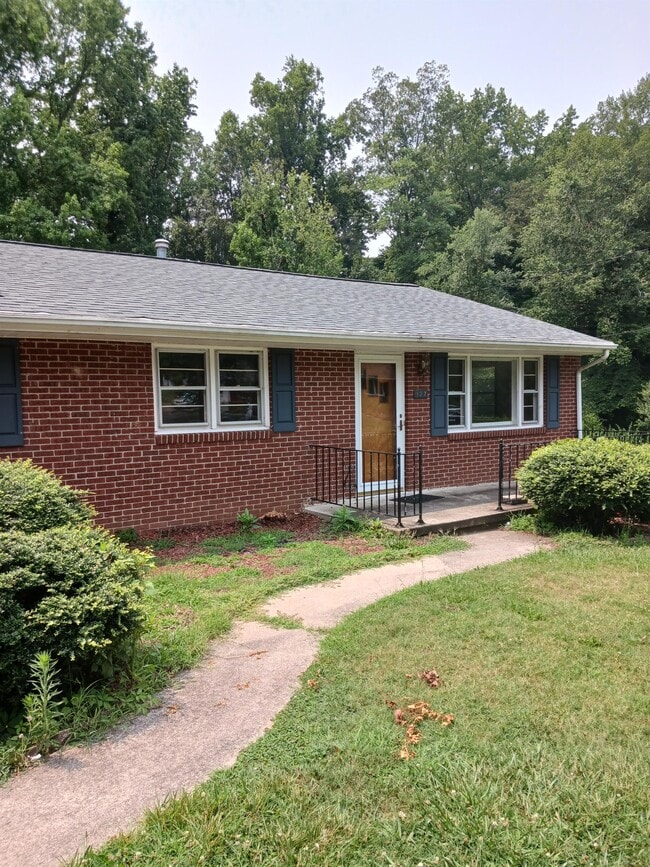 property at 127 Vinton Pl