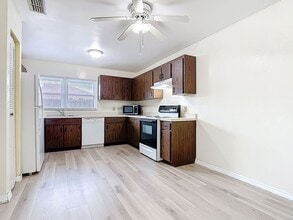 467 Hunter Cir in Kissimmee, FL - Foto de edificio - Building Photo