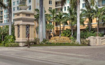 800 N Tamiami Trail in Sarasota, FL - Building Photo - Building Photo