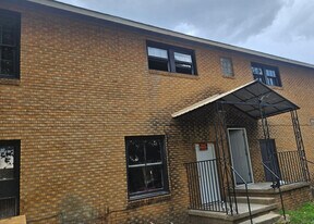 112 Wheeler Ave in Center, TX - Building Photo