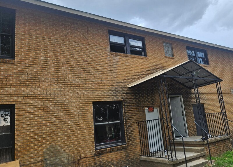 112 Wheeler Ave in Center, TX - Building Photo