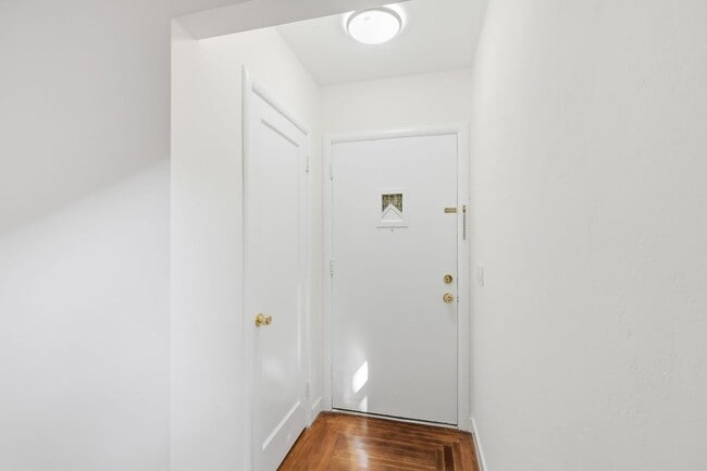 541 Jackson Ave in Redwood City, CA - Building Photo - Building Photo