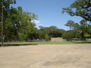 Oak Park Town Homes in Clute, TX - Building Photo - Other