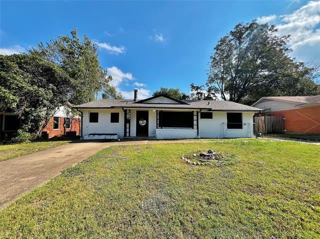 1905 Dorothy Dr in Grand Prairie, TX - Building Photo