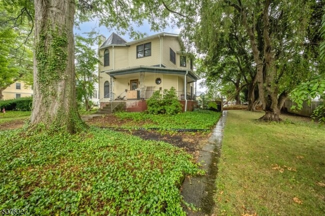 property at 86 W Stewart St