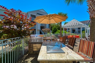 Columbus Station Apartments at Town Center in Virginia Beach, VA - Foto de edificio - Building Photo
