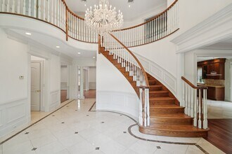 55 McDermott Way in Englewood Cliffs, NJ - Building Photo - Building Photo