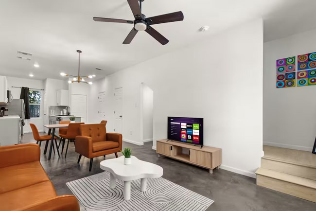 1835 Dawson St, Unit 102 in San Antonio, TX - Foto de edificio - Building Photo