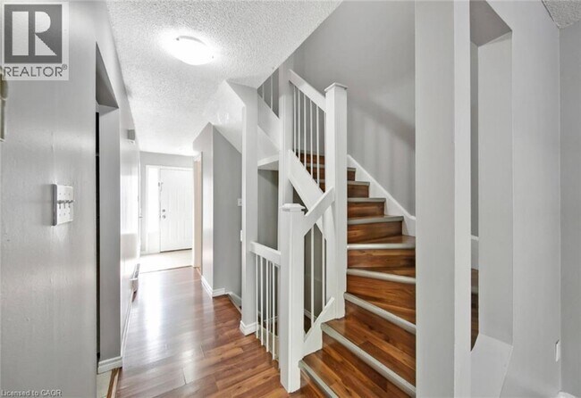 6530 Glen Erin Dr in Mississauga, ON - Building Photo - Building Photo