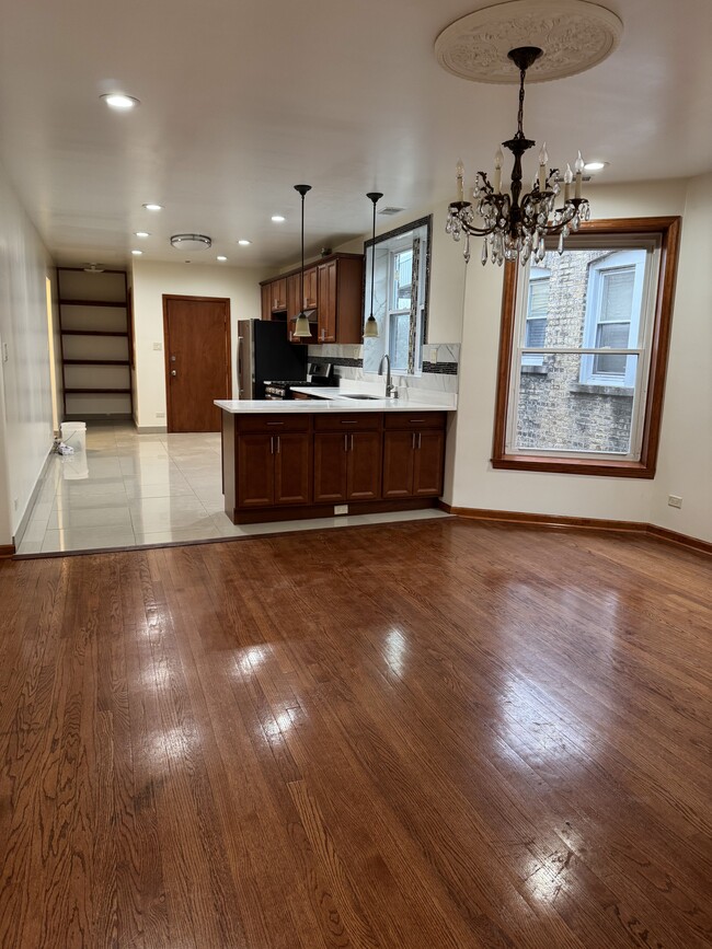 6140 N Mozart St, Unit 3