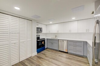 565 NW 97th Ave in Plantation, FL - Building Photo - Building Photo