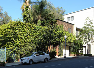 1330-1338 8th Ave in San Diego, CA - Foto de edificio - Building Photo