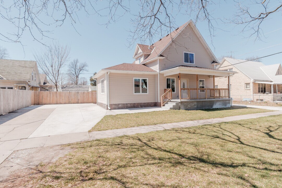 1529 S 9th St in Lincoln, NE - Foto de edificio