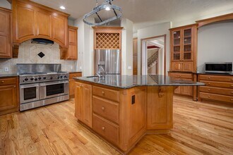 1032 W Lindsey St in Norman, OK - Building Photo - Building Photo