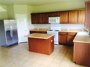 10933 Reliance Creek Dr in Austin, TX - Foto de edificio - Building Photo