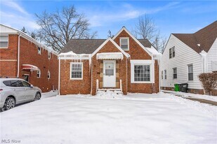 9405 Bohning Dr in Garfield Heights, OH - Building Photo