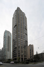 Alberni Place in Vancouver, BC - Building Photo - Building Photo