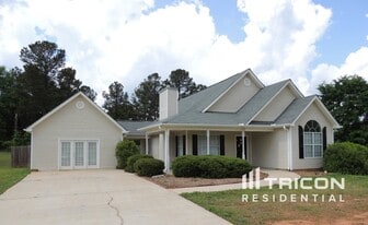 99 Floresta Dr in Mcdonough, GA - Building Photo