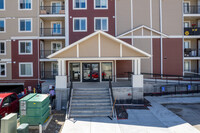 Central Creekside Villas in Airdrie, AB - Building Photo - Building Photo