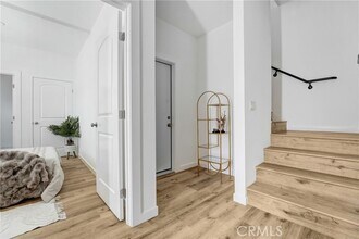 11960 Vanowen St in Los Angeles, CA - Building Photo - Building Photo