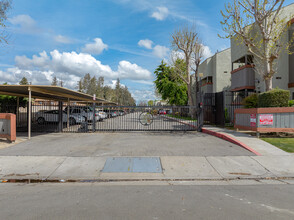 Valhalla Apartments in Bakersfield, CA - Building Photo - Building Photo