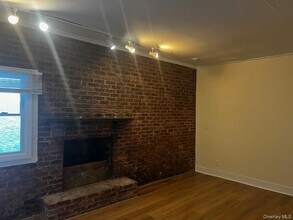 20 Oyster Bay Road in Locust Valley, NY - Building Photo - Building Photo