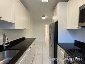 70 St Paul St, Unit 2 in Cambridge, MA - Building Photo
