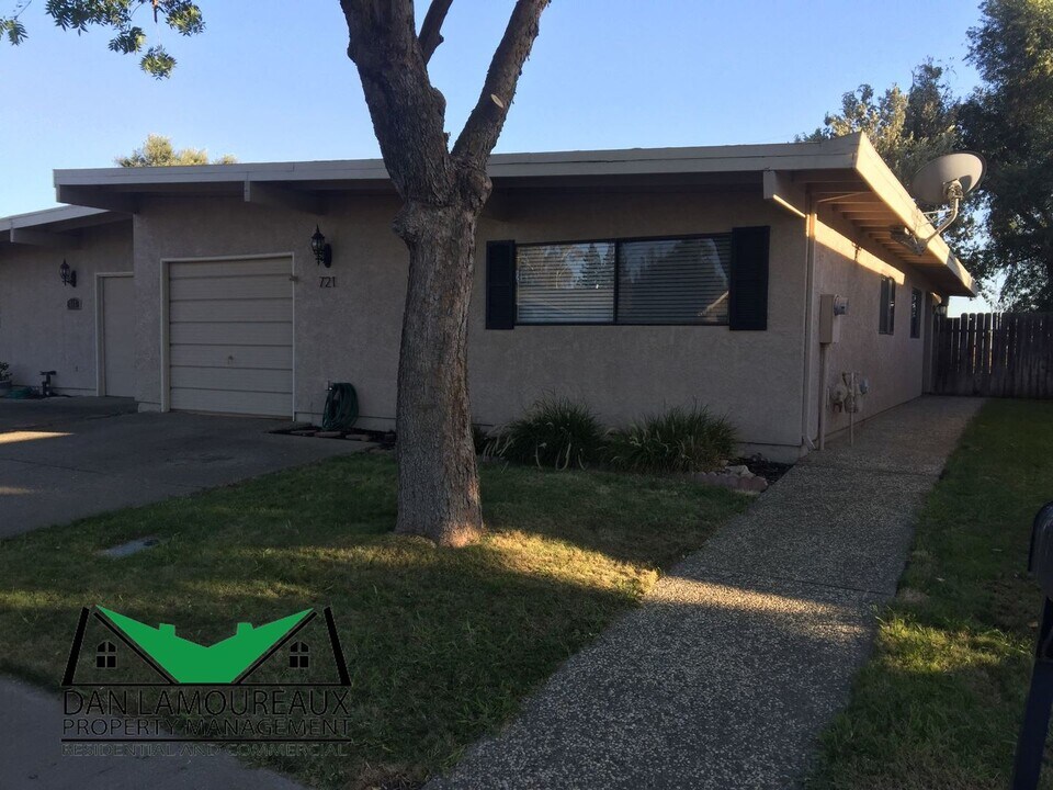 721 Del Oro St in Woodland, CA - Building Photo