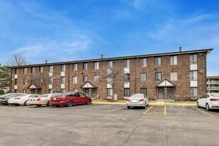 239 S Gregory St in Aurora, IL - Building Photo