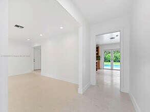 17721 SW 84th Ct in Palmetto Bay, FL - Foto de edificio - Building Photo