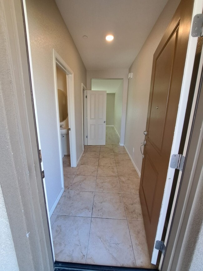 240 Alboran Sea Cir in Sacramento, CA - Building Photo - Building Photo