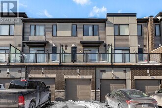 590 N Service Rd in Hamilton, ON - Building Photo - Building Photo