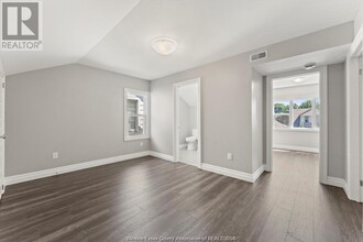 1439 Benjamin Ave in Windsor, ON - Building Photo - Building Photo