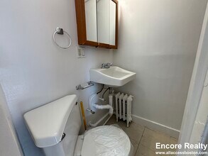 90 Myrtle St in Boston, MA - Building Photo - Building Photo