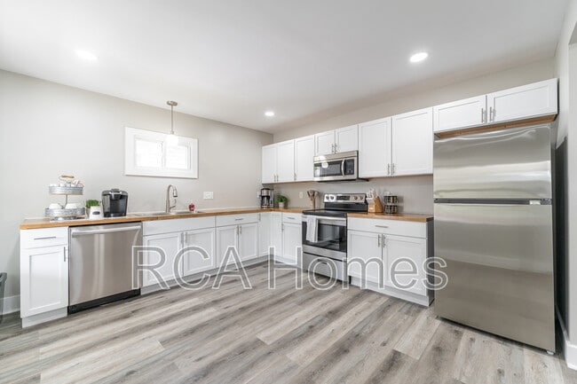 property at 537 N Sheffield Ave