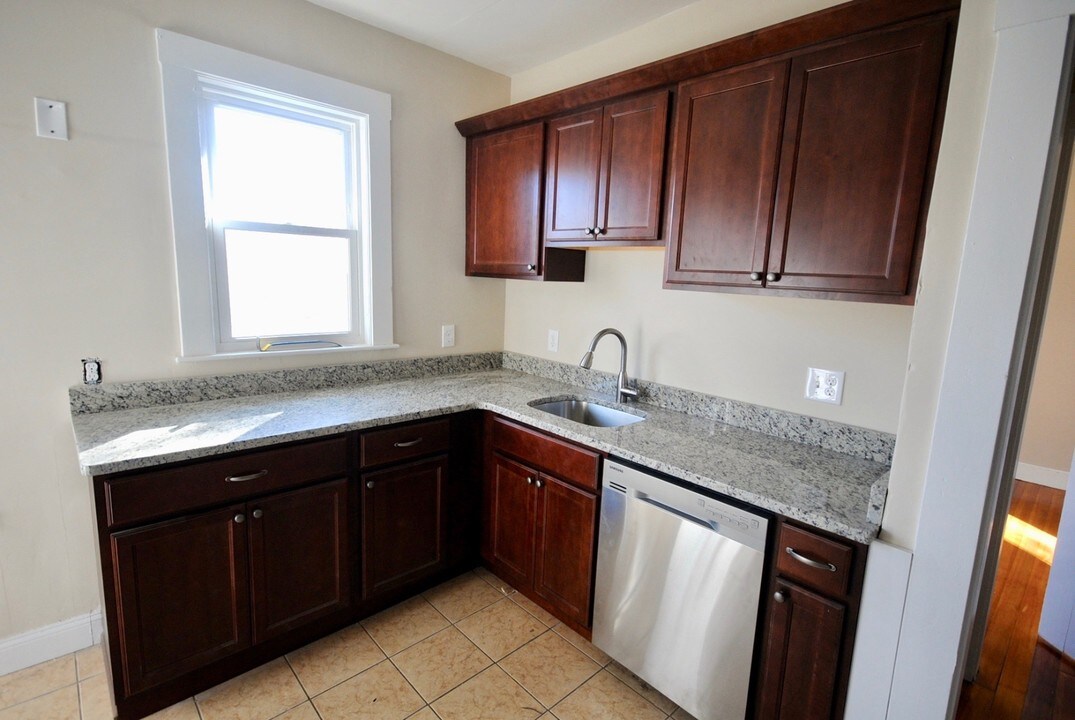 139 E Cottage St, Unit 2 in Boston, MA - Foto de edificio