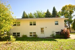 723 S 25th St in Grand Forks, ND - Building Photo