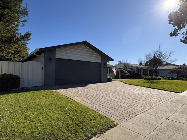 1470 Hollenbeck Ave in Sunnyvale, CA - Building Photo - Building Photo