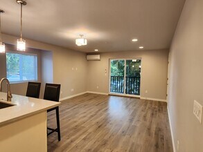 3242 S 161st St, Unit B in Seatac, WA - Building Photo - Building Photo