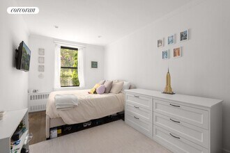 328 W 19th St in New York, NY - Building Photo - Building Photo