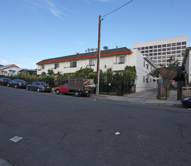 4641 La Mirada Ave in Los Angeles, CA - Foto de edificio - Building Photo