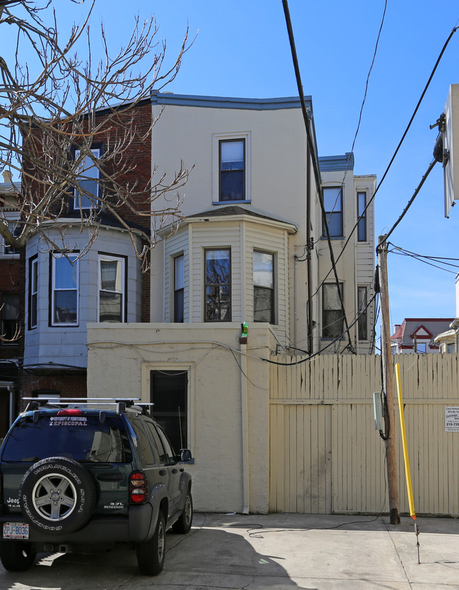 4051 Locust St in Philadelphia, PA - Building Photo - Building Photo