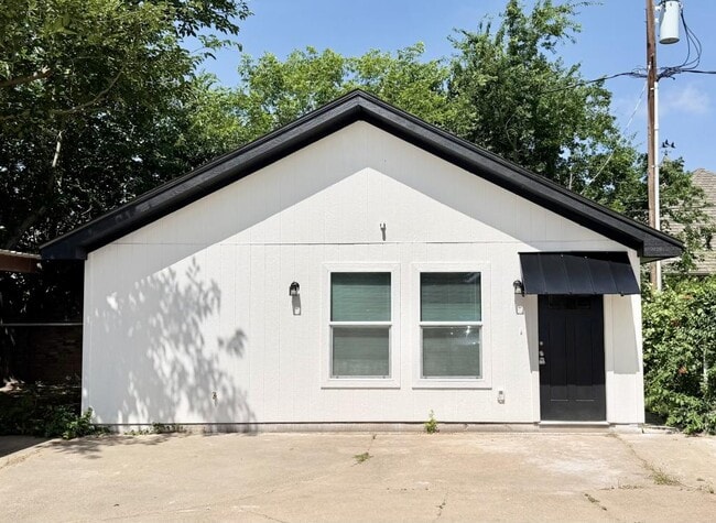 property at 20 Sarasue Ln