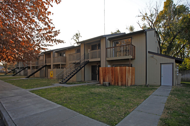 Jefferson Gardens in Sacramento, CA - Foto de edificio - Building Photo