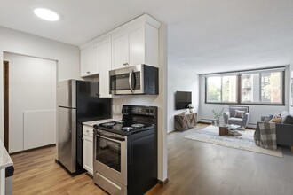 Westwood Apartments in Minneapolis, MN - Building Photo - Building Photo
