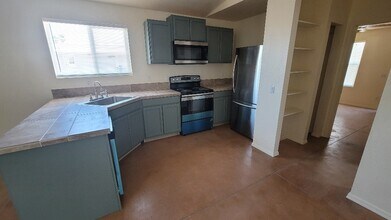 1490 Tonto Dr in Bullhead City, AZ - Building Photo - Building Photo